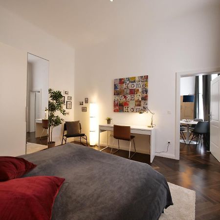 Stylish City Center Apartment Wina Bagian luar foto
