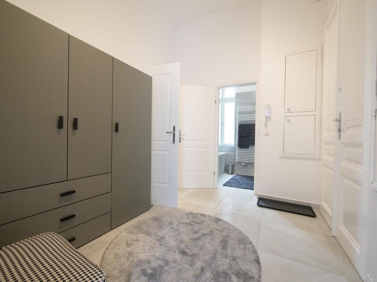 Stylish City Center Apartment Wina Bagian luar foto