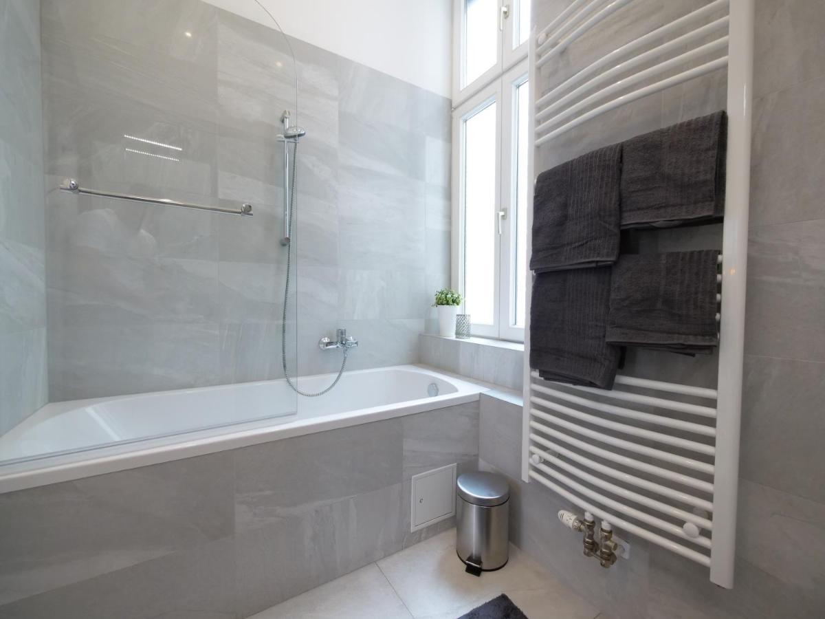 Stylish City Center Apartment Wina Bagian luar foto