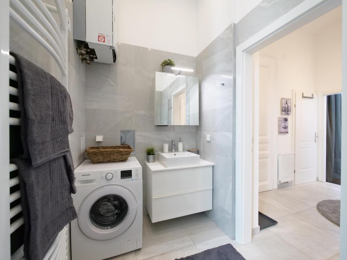 Stylish City Center Apartment Wina Bagian luar foto