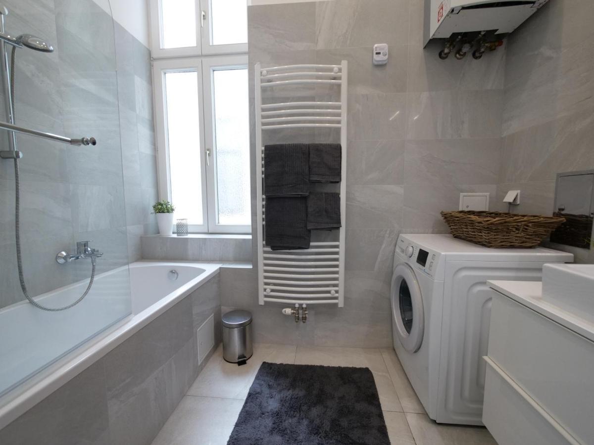 Stylish City Center Apartment Wina Bagian luar foto